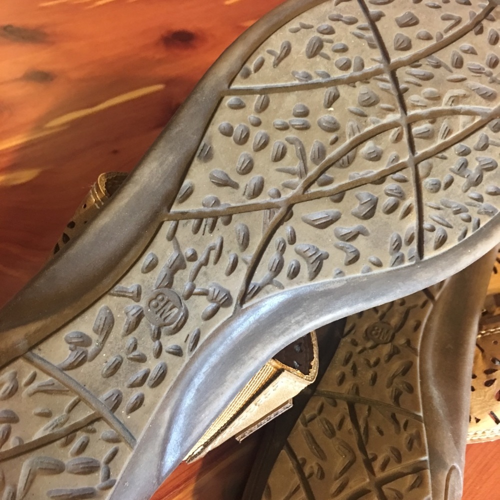 ☀️ Tan Sandals ☀️ - Picture 4 of 4